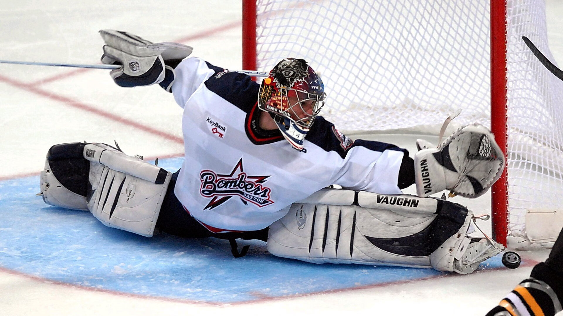 欧冠淘汰赛焦点战，当篮网强压骑士，体育世界的平行叙事