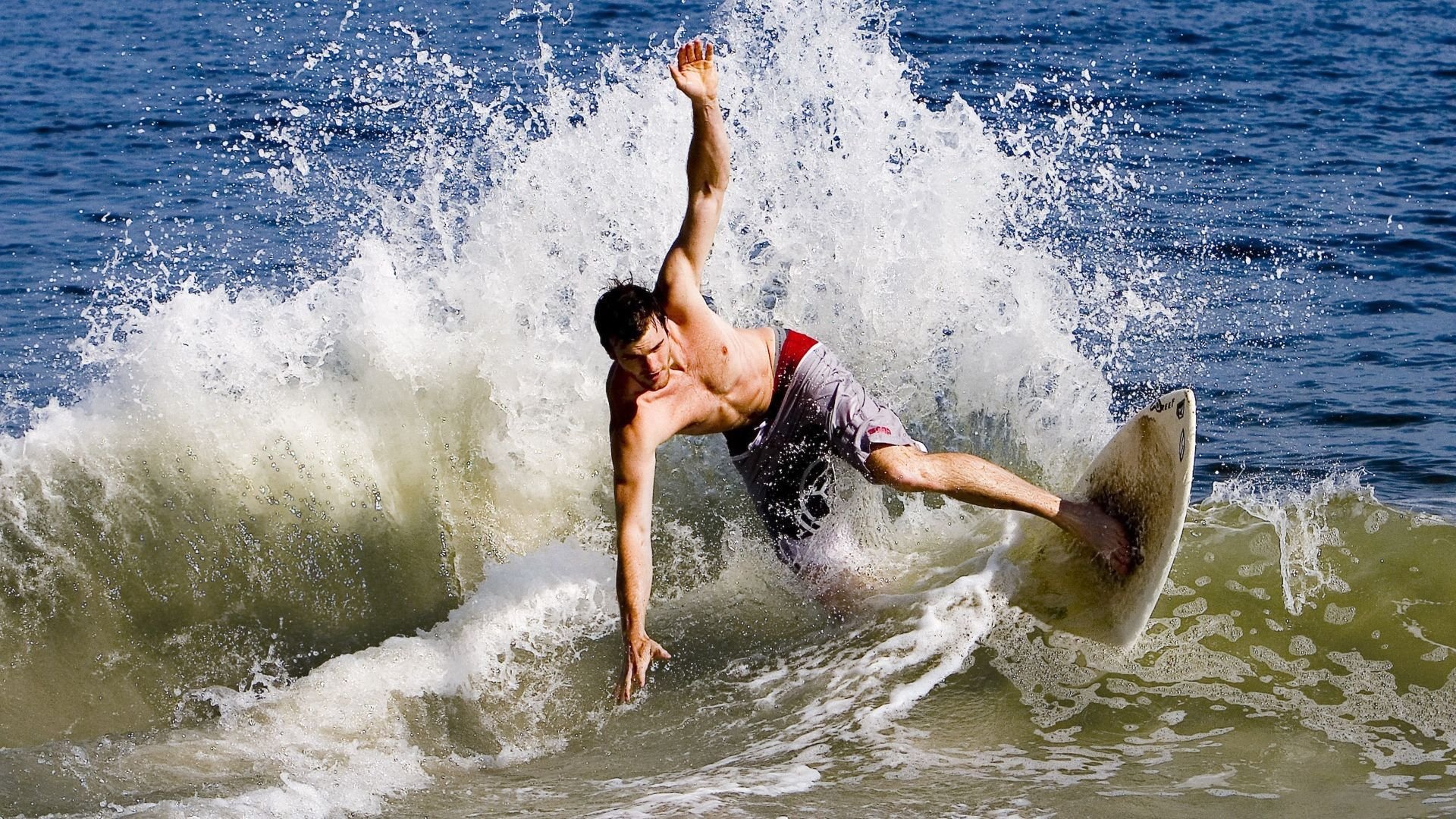 英格拉姆爆发撕裂绿军铁幕，山西队爆冷背后的篮球文明对话