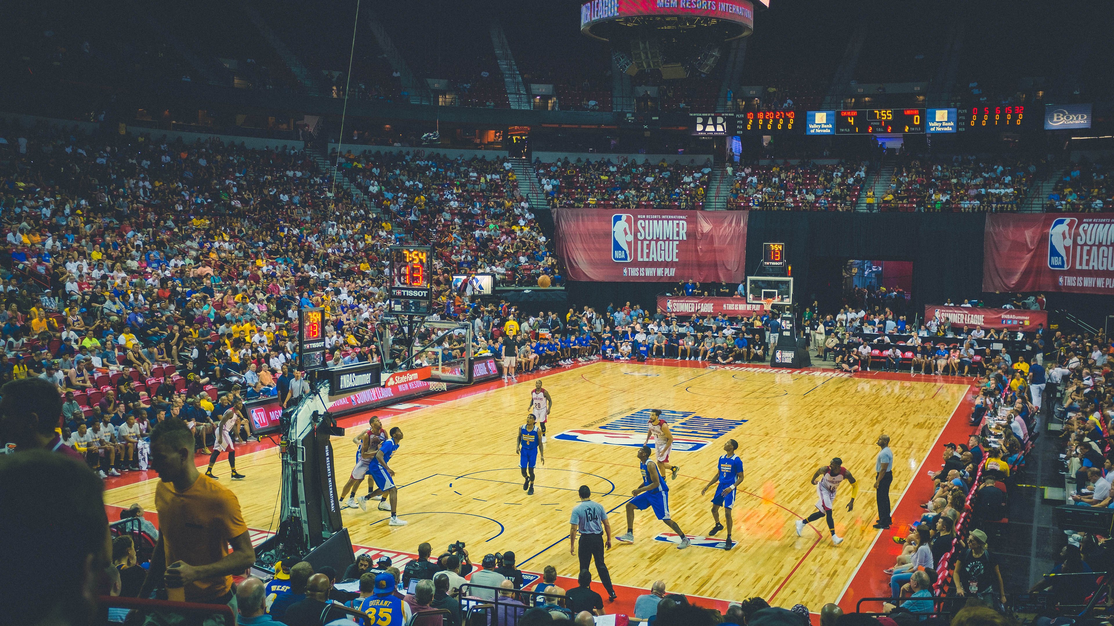 东决关键战之夜,字母哥关键进球定乾坤